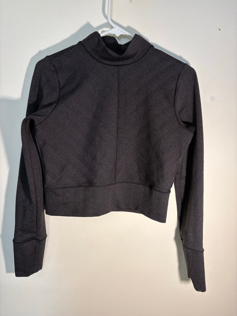 Medium Women’s Calia cropped long sleeve shirt